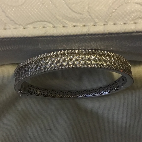 Silver bracelet with stones - Picture 1 of 5